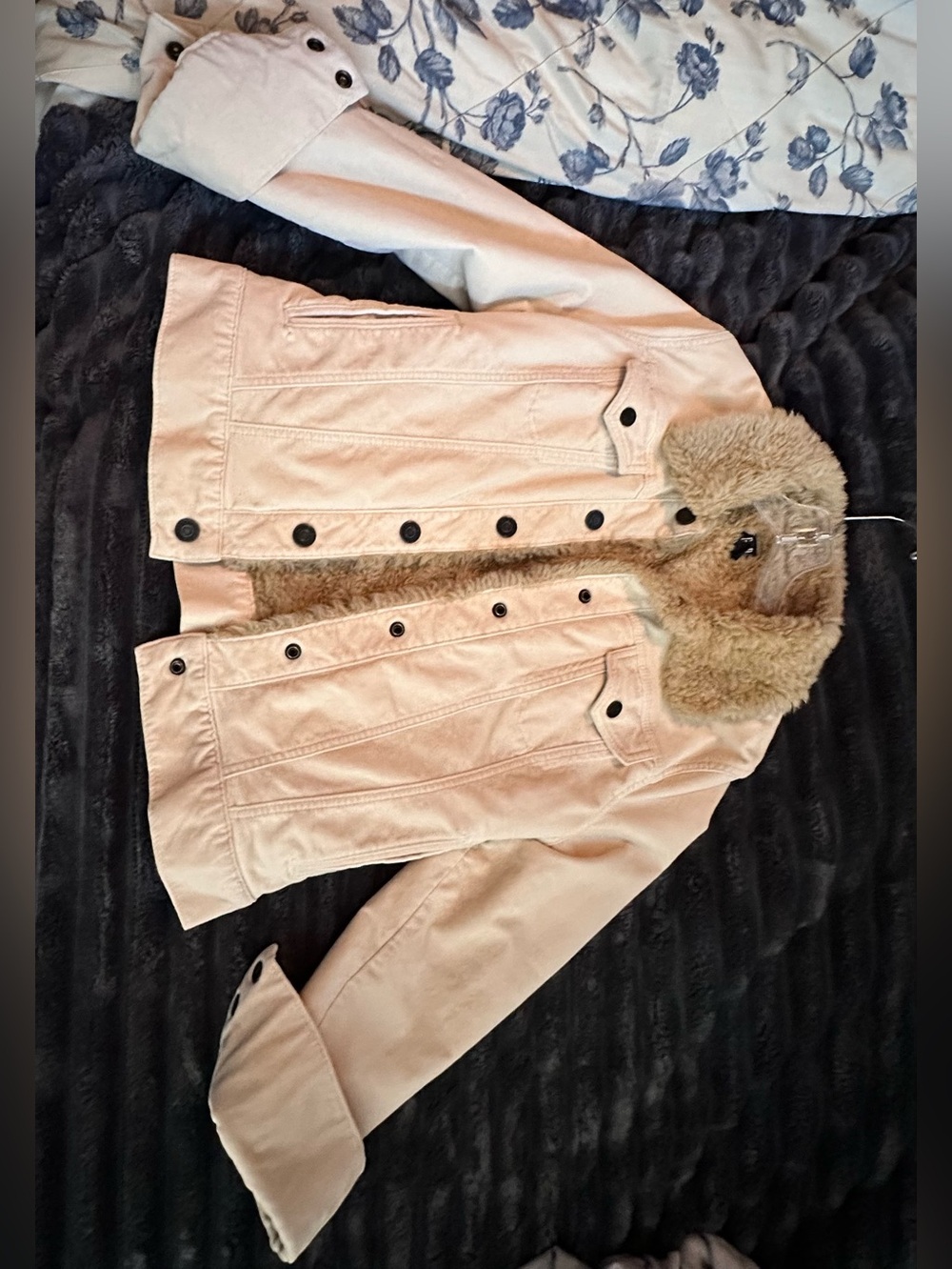 GAP WOMENS Beige Faux-Fur Lined trucker jacket, size M